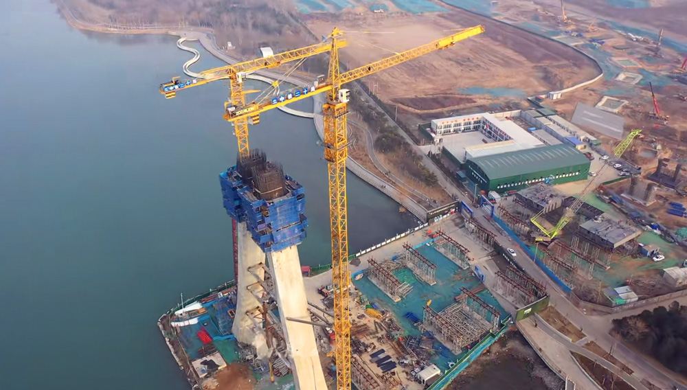 Taiping River Bridge main tower  has taken shape.