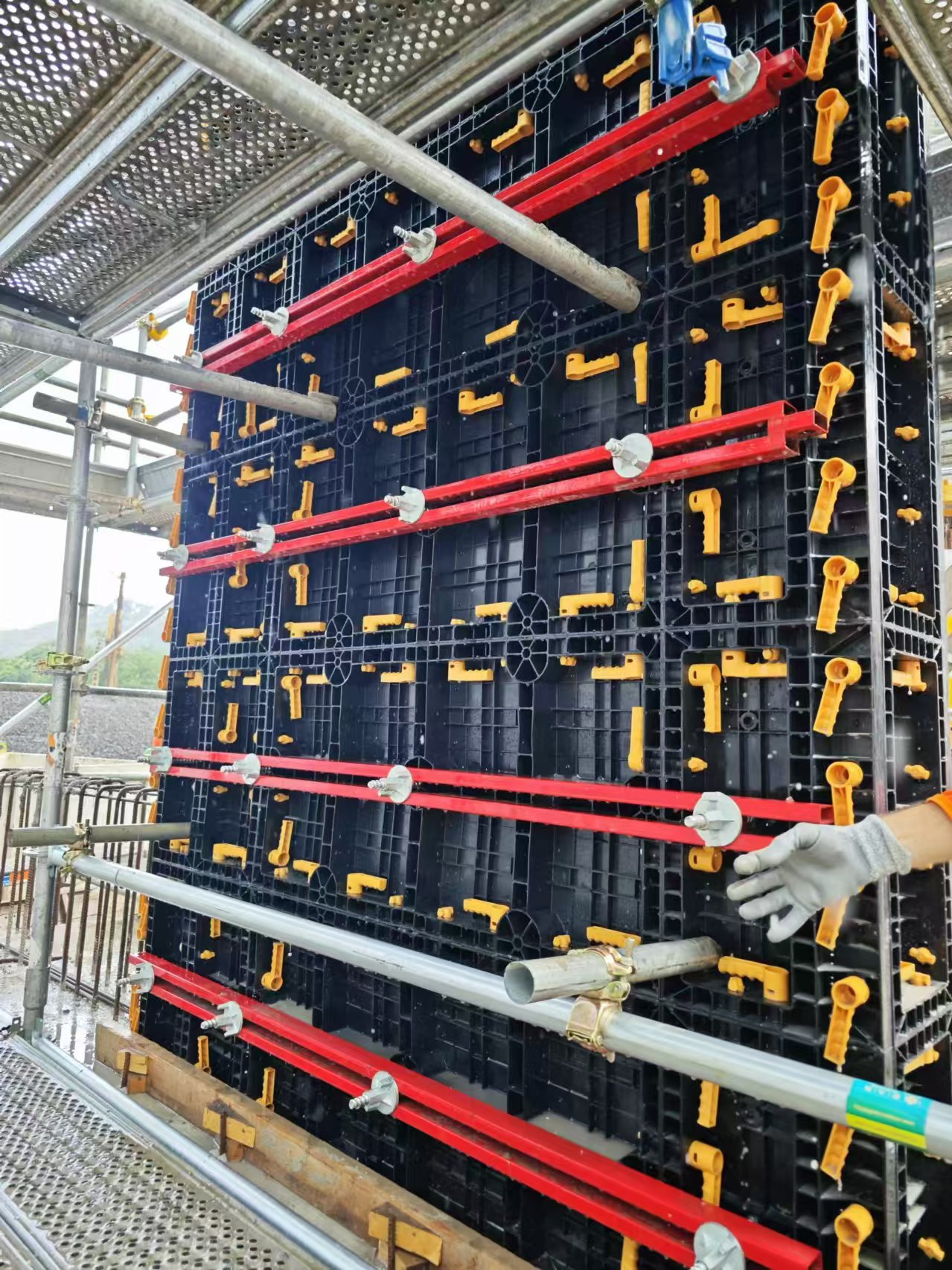 ZPLASTK™80 Modular Plastic Formwork Speeds Up Hong Kong Metro Project