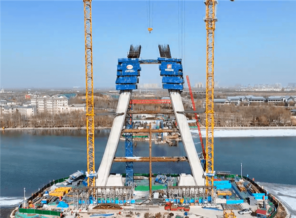 Taiping River Bridge Main Tower use Zolo ZClimb™-100 auto climbing formwork