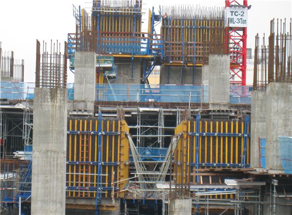 Vietnam  Hochimin City SWL Plaza use ZClimb 210 Climbing Formwork System Jump Form